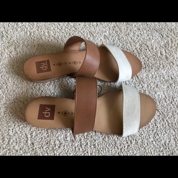 Ivory and tan sandal - Picture 2 of 2